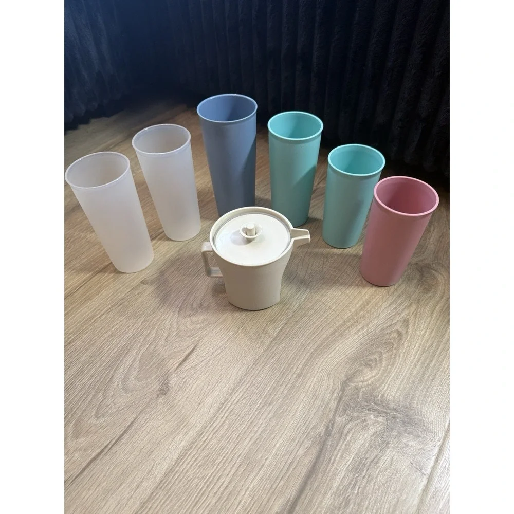 Tupperware Cups‎ - 6 Count Plus 1 Tupperware Creamer Cup With Lid